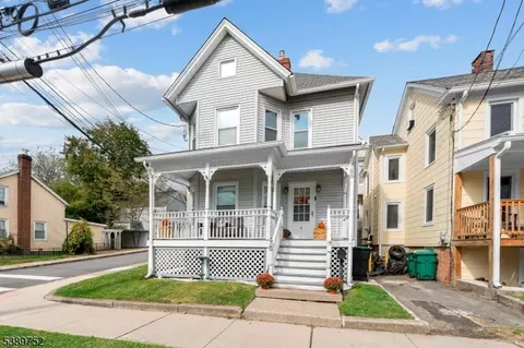 8 Madison St, Newton, NJ 07860