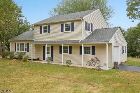 1 Dogwood Trl, Randolph, NJ 07869