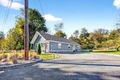 25 Adams St, Port Murray, NJ 07865