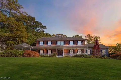 2 Upper Lake Rd, Jefferson, NJ 07438