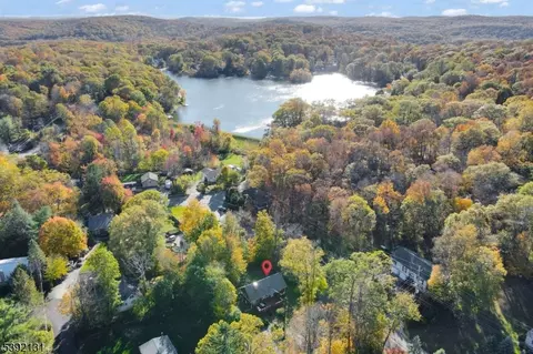 85 Breakneck Rd, Highland Lakes, NJ 07422