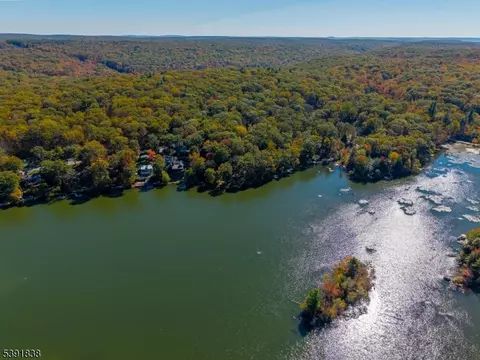 2011 Lakeside Dr, Vernon Twp, NJ 07422