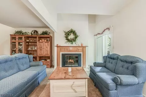 76 Carriage Ln, Newton, NJ 07860