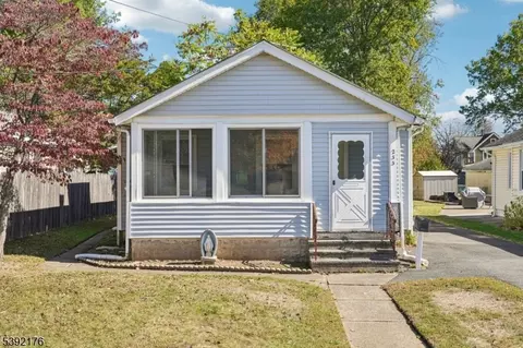233 Romain Ave, Pompton Lakes, NJ 07442