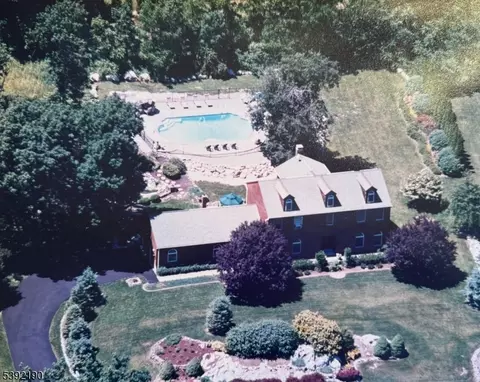 10 W Gate Dr, Vernon Twp, NJ 07418