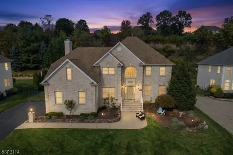 107 Hamilton Trl, Totowa, NJ 07512