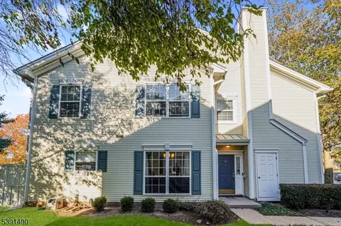 19 Desoto Dr, Franklin Park, NJ 08823