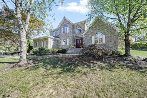 11 Jarombek Dr, Towaco, NJ 07082