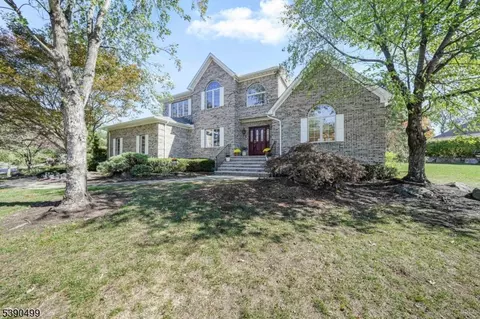 11 Jarombek Dr, Towaco, NJ 07082