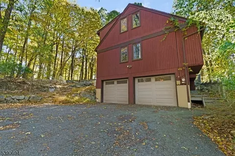 117 Upper Sunset Dr, Long Valley, NJ 07853