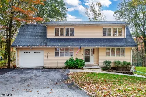 312 Mountainside Dr, Vernon Twp, NJ 07422