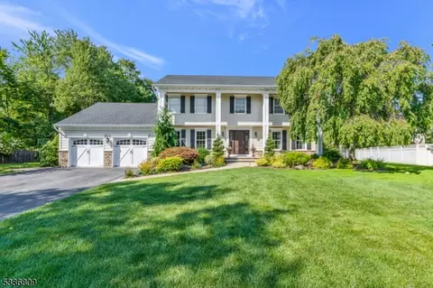 9 Evergreen Ln, Morris Plains, NJ 07950