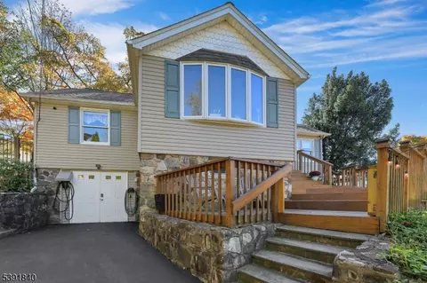 71 Lake Trl E, Wayne, NJ 07470 photo 2
