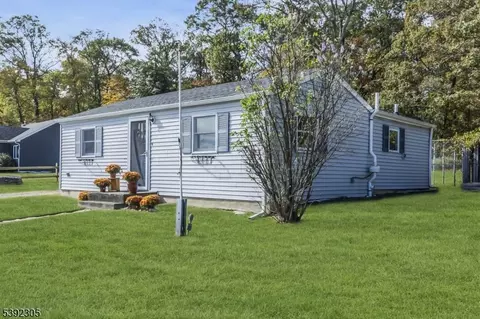 27 Parker Rd, Long Valley, NJ 07853