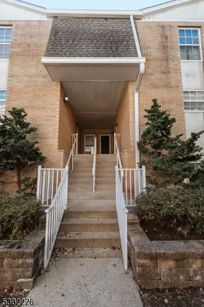 143 Vista Dr, Cedar Knolls, NJ 07927