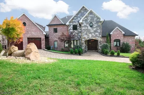 51 Columbus Ave, Totowa, NJ 07512