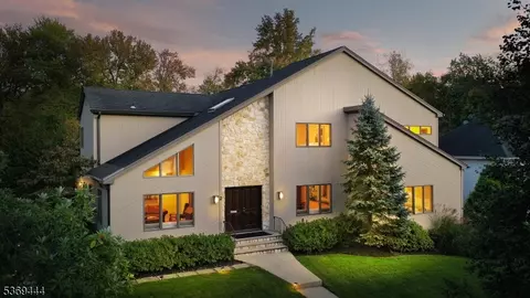2 Brookside Ct, Scotch Plains, NJ 07076
