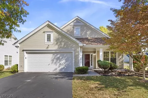 2 Stafford Ln, Belvidere, NJ 07823