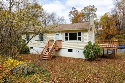13 Glen Rd N, Highland Lakes, NJ 07422