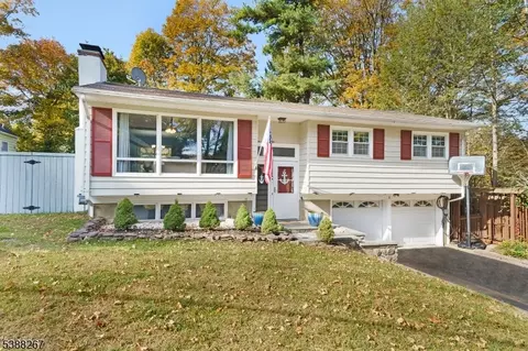 6 Shawnee Trl, Sparta, NJ 07871