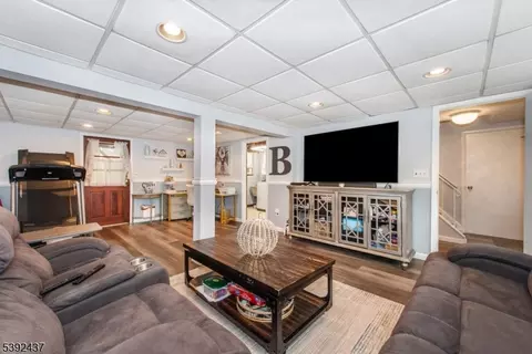 101 Linden Rd, Wayne, NJ 07470 photo 4