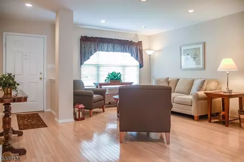 6 Micheline Ct, Wayne, NJ 07470 photo 2