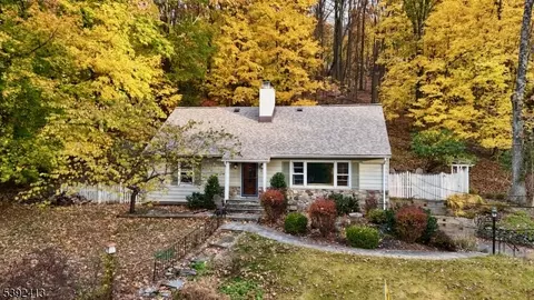377 E Shore Trl, Sparta, NJ 07871