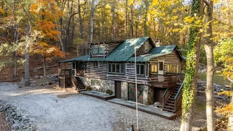 71 Dogwood Ln, West Milford Twp, NJ 07421