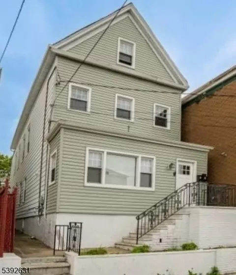 458 Livingston St, Elizabeth City, NJ 07206