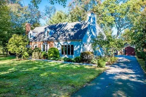 39 Rayle Ct, Metuchen, NJ 08840