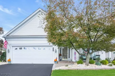 242 Longwood Ln, Somerset, NJ 08873
