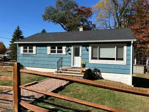 226 Chincopee Ave, Hopatcong, NJ 07843