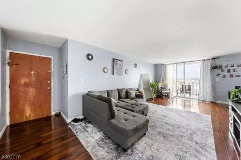 704 712 N Broad St #8B, Elizabeth, NJ 07208