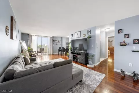 704 712 N Broad St #8B, Elizabeth, NJ 07208