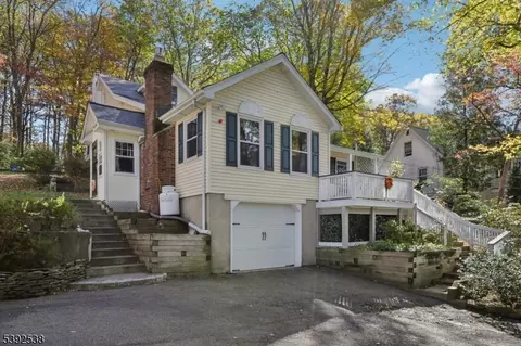 30 N Cape Trl, Rockaway Twp, NJ 07866
