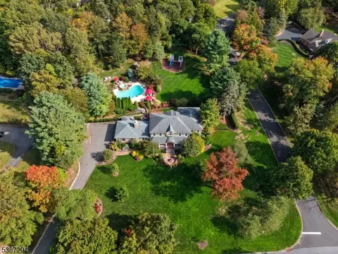 38 Old Farmstead Rd, Chester Twp, NJ 07930