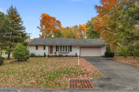 13 Iron Horse Dr, Ringoes, NJ 08551