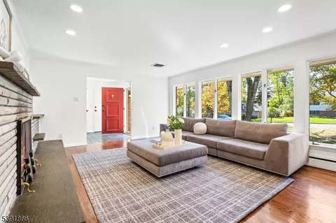 16 Crossbrook Pl, Livingston, NJ 07039