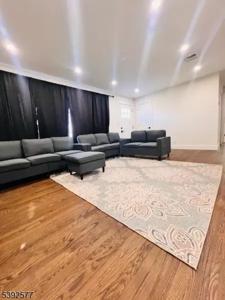 275 Valley Rd, Clark, NJ 07066