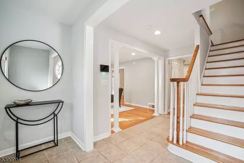 Entry Way - 49 Oakland Pl, Summit, NJ 07901 photo 1 of 3
