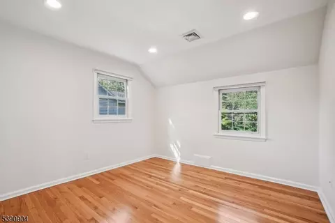 Bedroom - 49 Oakland Pl, Summit, NJ 07901 photo 4 of 6