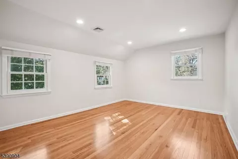 Bedroom - 49 Oakland Pl, Summit, NJ 07901 photo 3 of 6