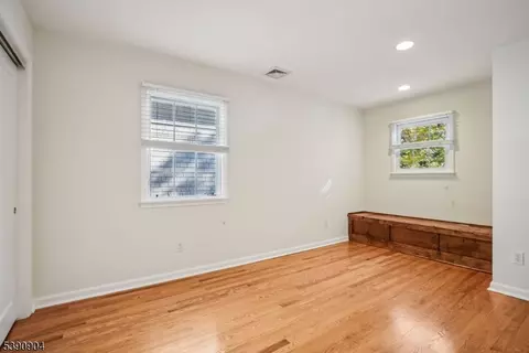Bedroom - 49 Oakland Pl, Summit, NJ 07901 photo 5 of 6