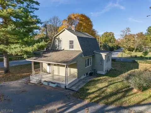 44 Pulaski Rd, Whitehouse Station, NJ 08889