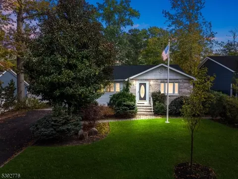 224 Princeton Ave, Berkeley Heights, NJ 07922