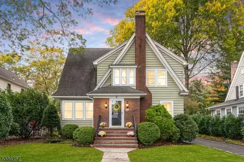 3 Doering Way, Cranford, NJ 07016
