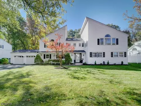 20 Druid Hill Dr, Parsippany, NJ 07054