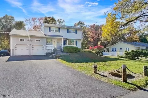 54 Mapledale Ave, Roxbury Twp, NJ 07876
