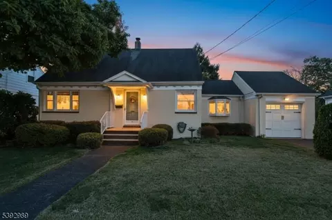 110 Mawhinney Ave, Hawthorne, NJ 07506