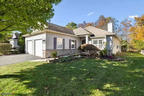 29 Daulton Dr, Somerset, NJ 08873